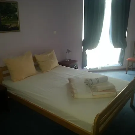 Car ホテル スメデレヴォ